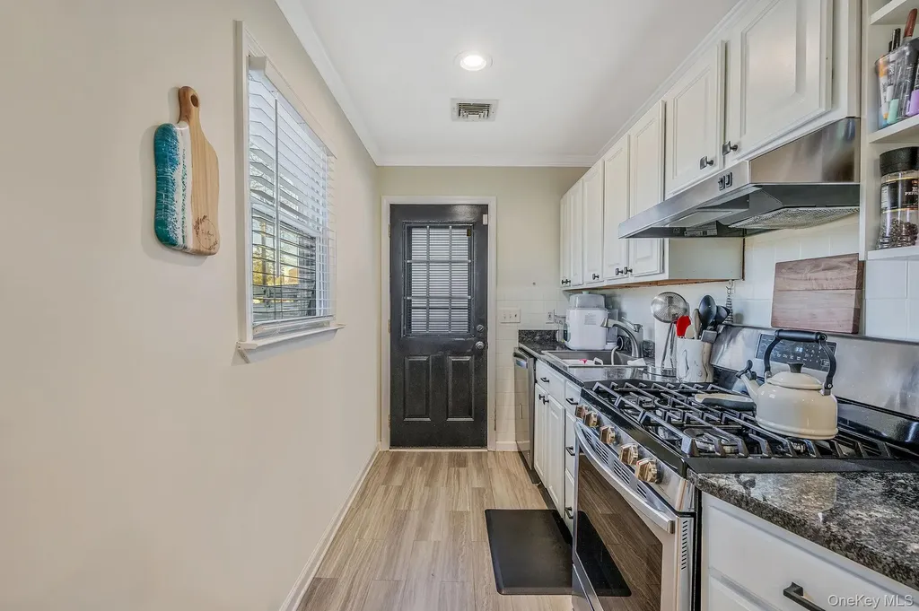 792 Frankford Road West Babylon NY 11704