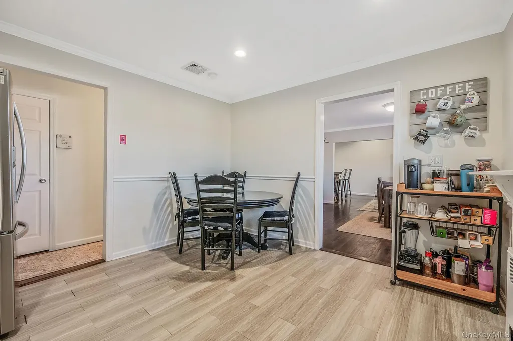 792 Frankford Road West Babylon NY 11704