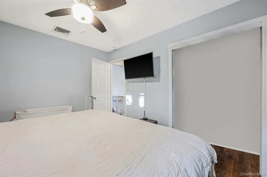 792 Frankford Road West Babylon NY 11704