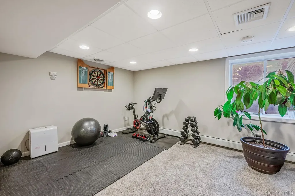 792 Frankford Road West Babylon NY 11704