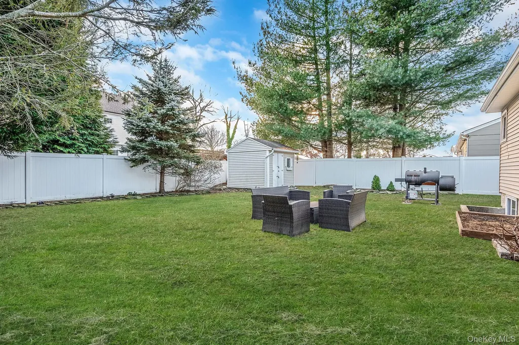 792 Frankford Road West Babylon NY 11704
