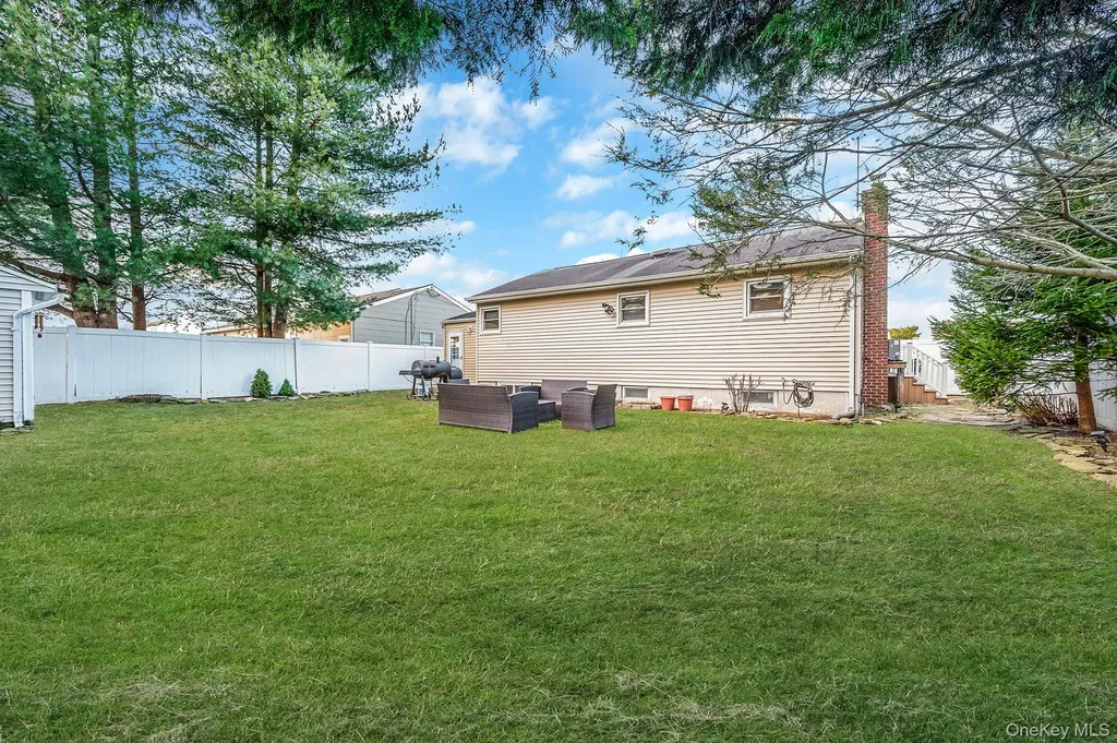 792 Frankford Road West Babylon NY 11704