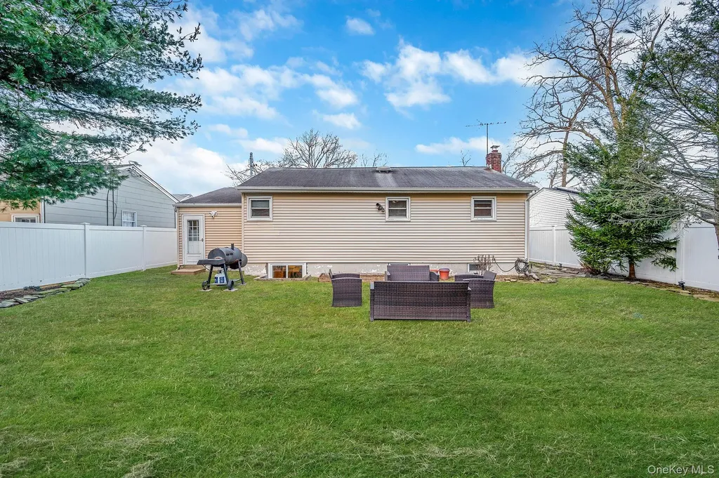 792 Frankford Road West Babylon NY 11704