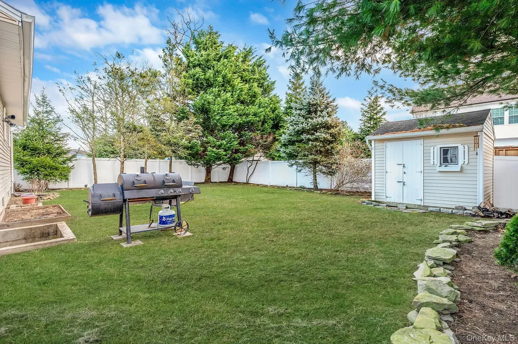 792 Frankford Road West Babylon NY 11704