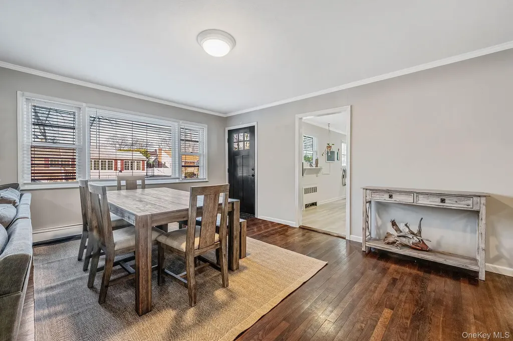 792 Frankford Road West Babylon NY 11704