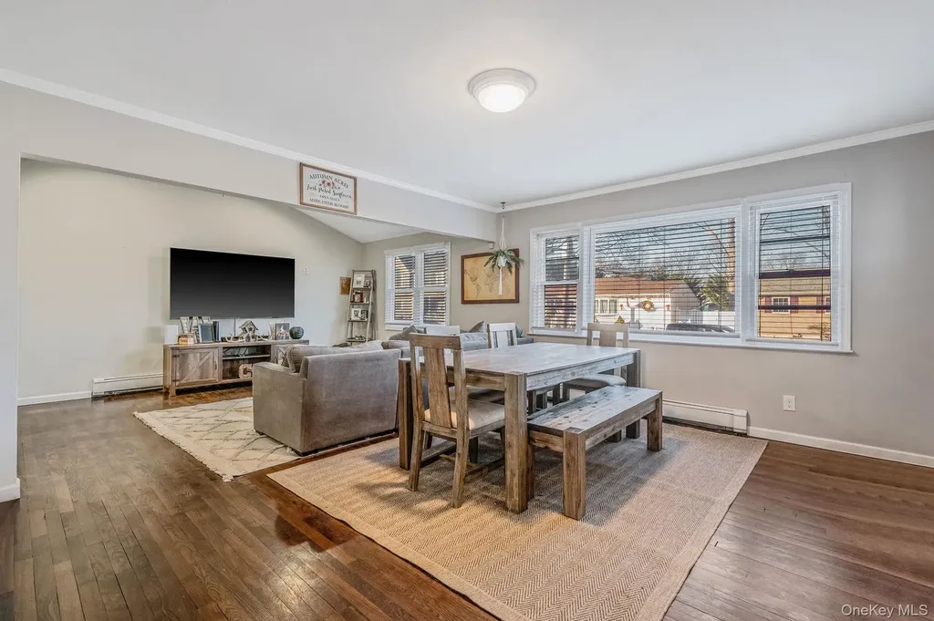 792 Frankford Road West Babylon NY 11704
