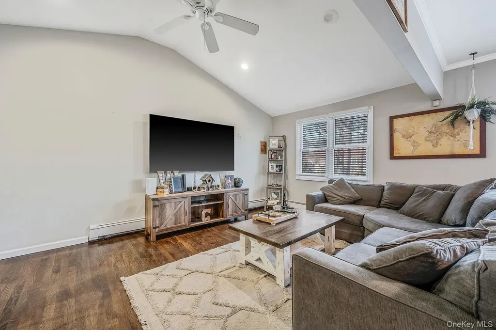 792 Frankford Road West Babylon NY 11704