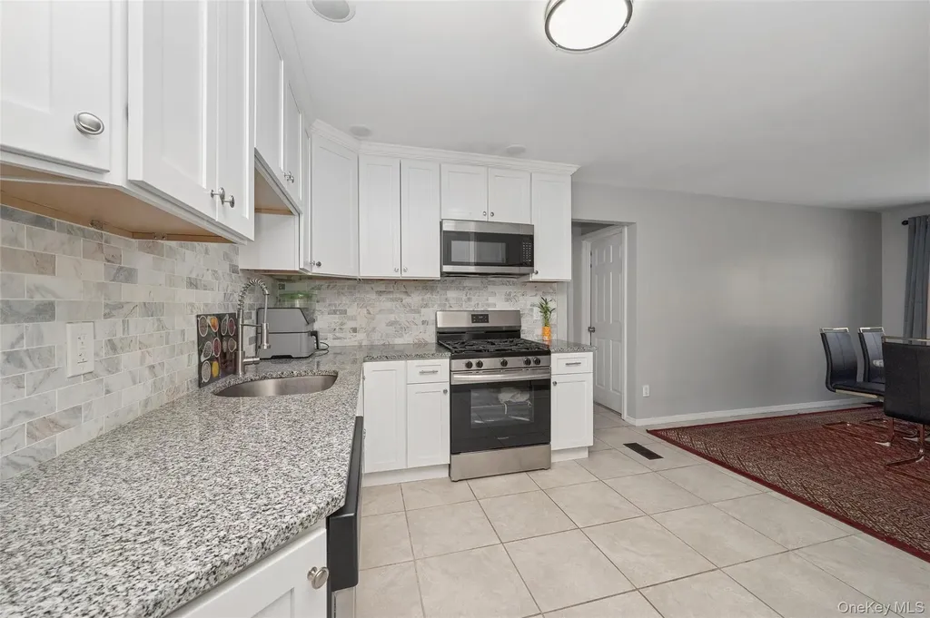 31 21st Avenue Bay Shore NY 11706