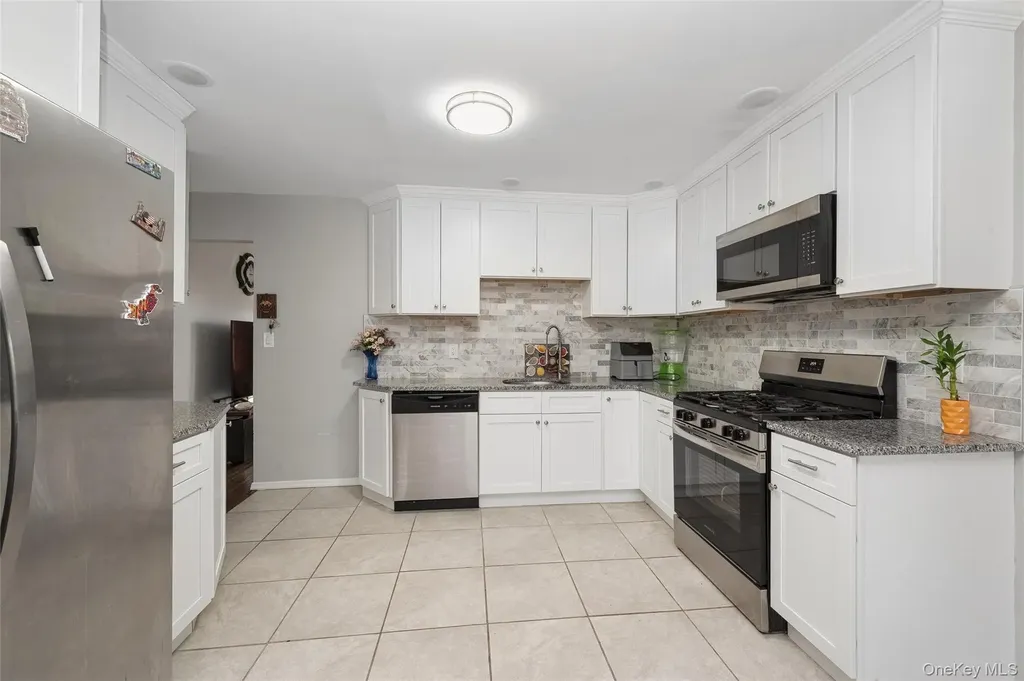 31 21st Avenue Bay Shore NY 11706