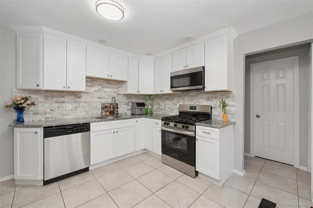 31 21st Avenue Bay Shore NY 11706