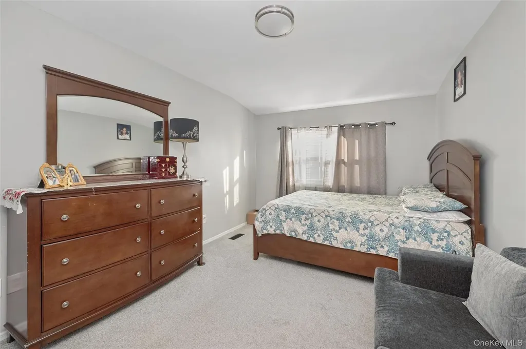31 21st Avenue Bay Shore NY 11706