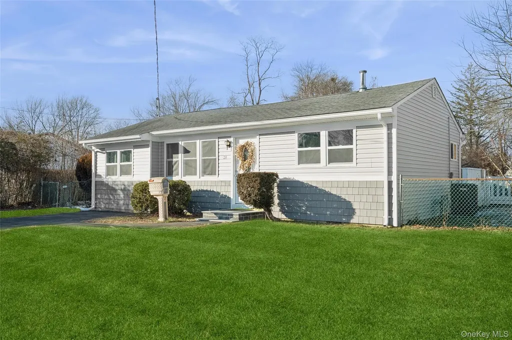 31 21st Avenue Bay Shore NY 11706