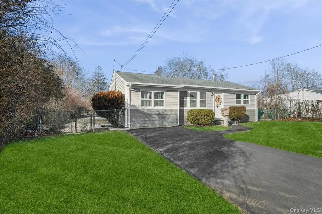 31 21st Avenue Bay Shore NY 11706