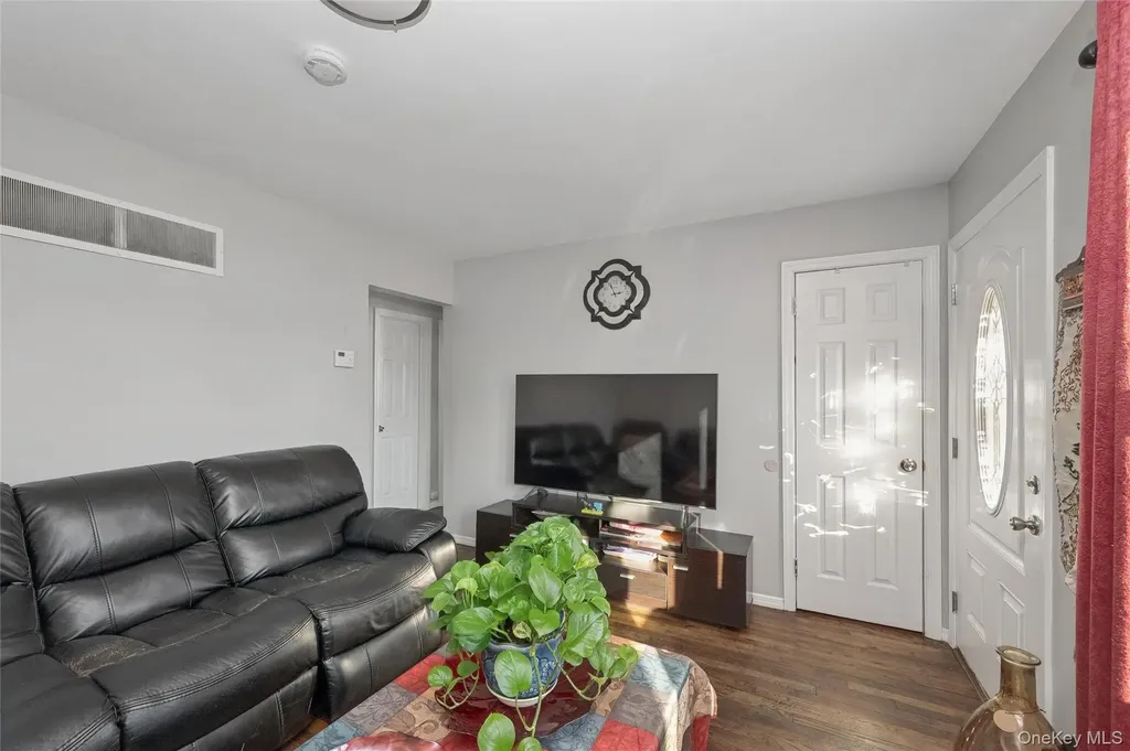 31 21st Avenue Bay Shore NY 11706