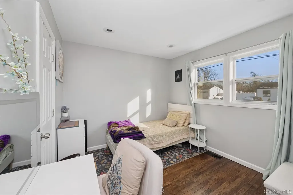 31 21st Avenue Bay Shore NY 11706