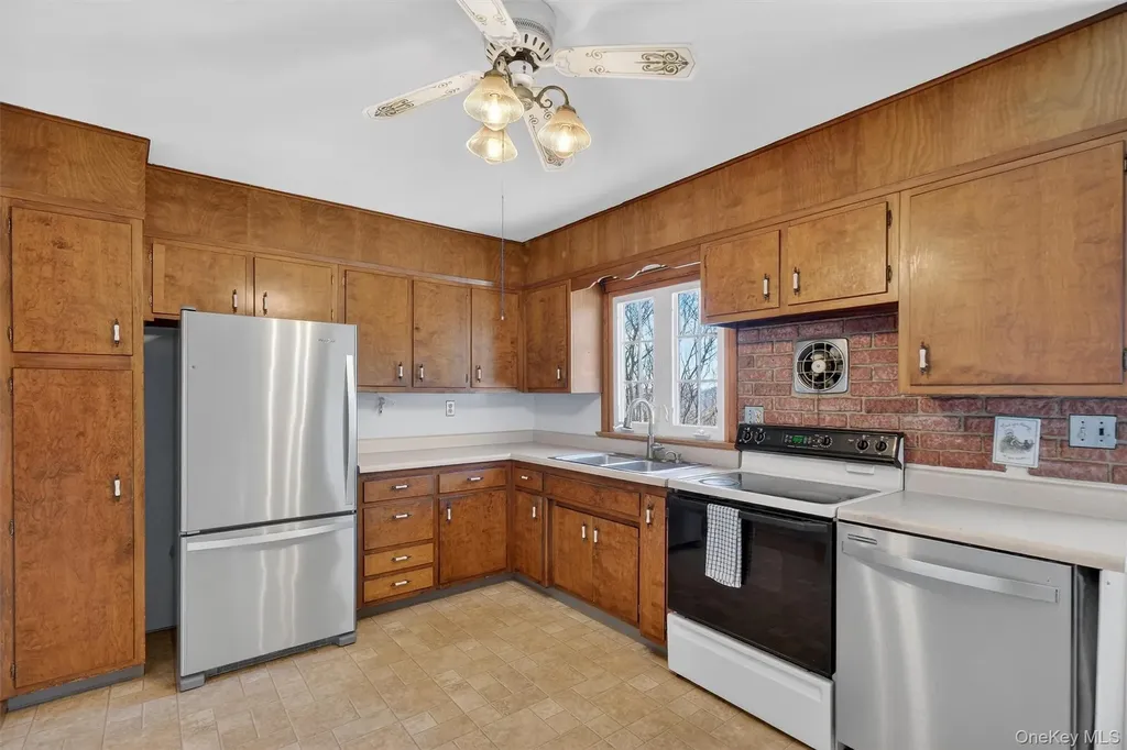34 Lindy Drive Carmel NY 10512