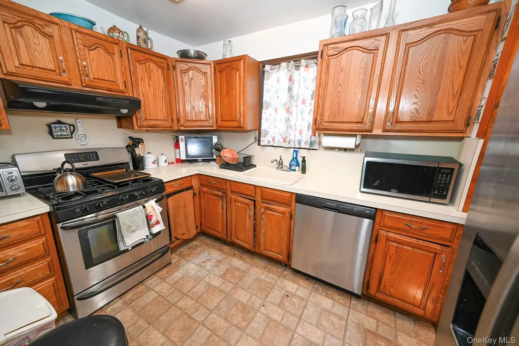 165 Cochran Place Valley Stream NY 11581