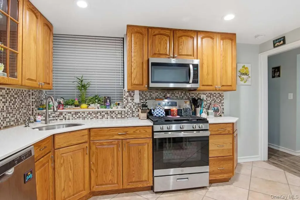 52 Brompton Road Great Neck NY 11021