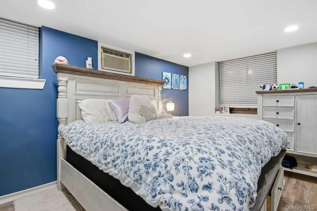 52 Brompton Road Great Neck NY 11021