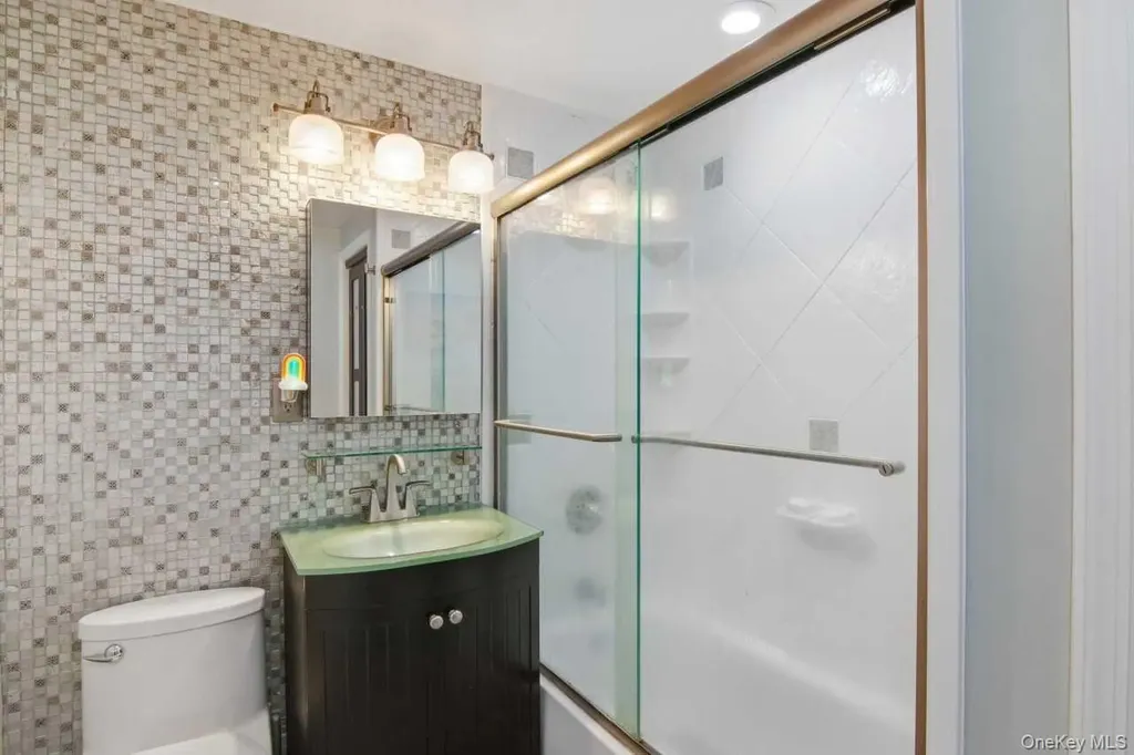 52 Brompton Road Great Neck NY 11021