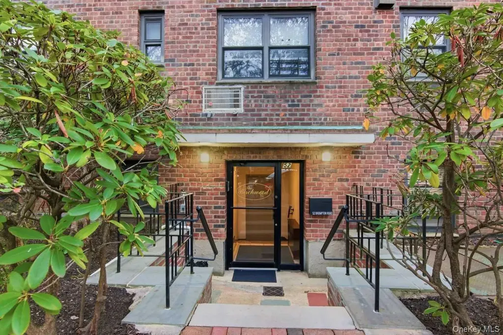 52 Brompton Road Great Neck NY 11021