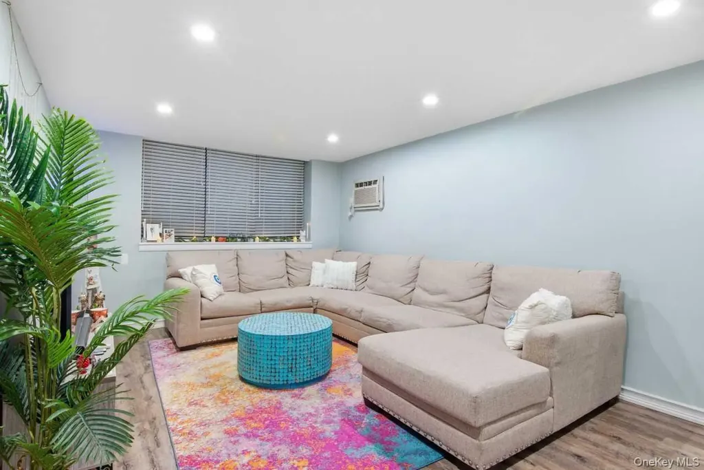 52 Brompton Road Great Neck NY 11021
