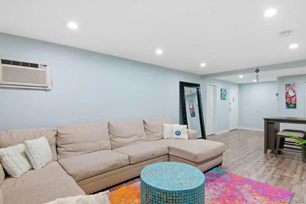 52 Brompton Road Great Neck NY 11021