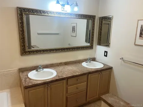 82 Lakeview Drive Manorville NY 11949
