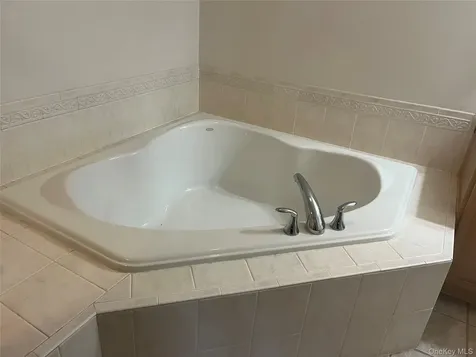82 Lakeview Drive Manorville NY 11949