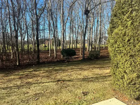82 Lakeview Drive Manorville NY 11949