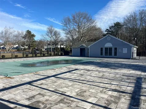 82 Lakeview Drive Manorville NY 11949