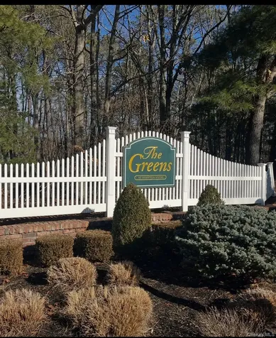 82 Lakeview Drive Manorville NY 11949