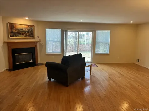 82 Lakeview Drive Manorville NY 11949