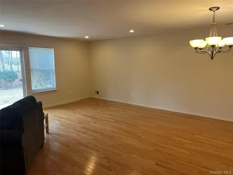 82 Lakeview Drive Manorville NY 11949