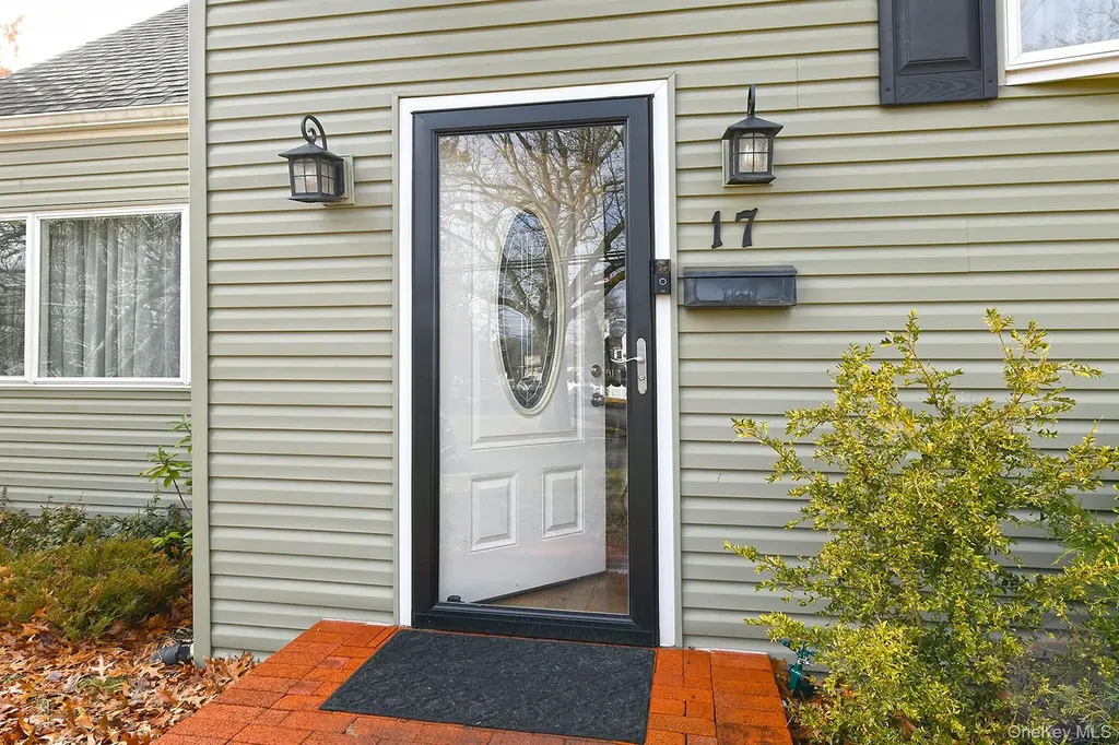 17 Pine Tree Road South Huntington NY 11746