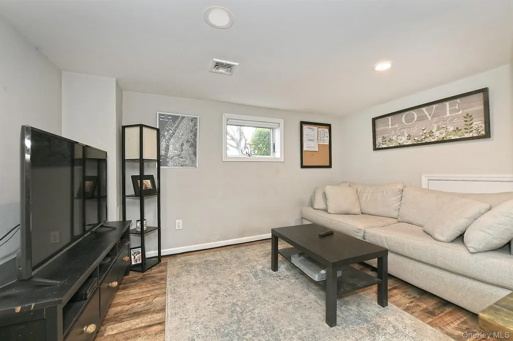 17 Pine Tree Road South Huntington NY 11746