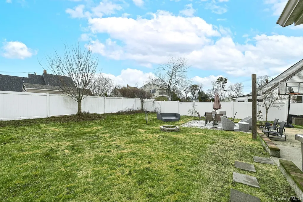 17 Pine Tree Road South Huntington NY 11746