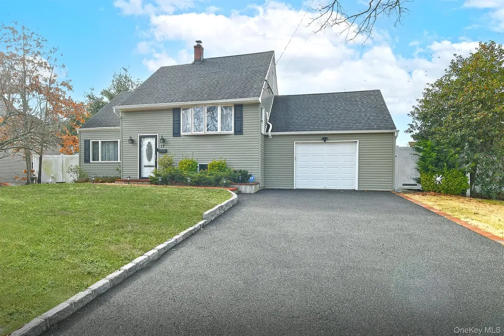 17 Pine Tree Road South Huntington NY 11746