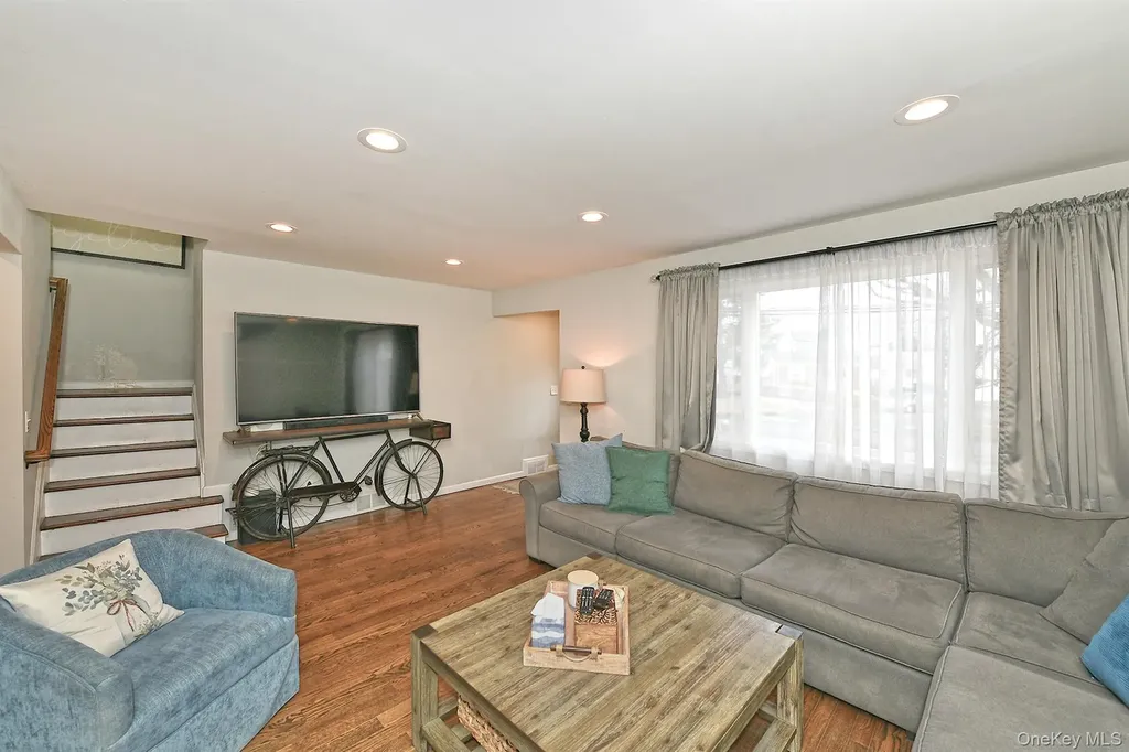 17 Pine Tree Road South Huntington NY 11746