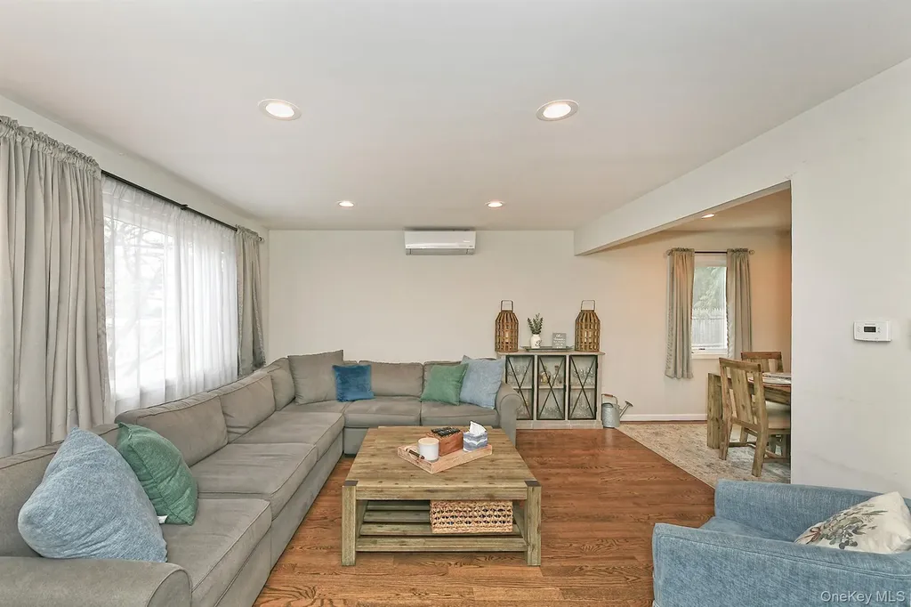 17 Pine Tree Road South Huntington NY 11746