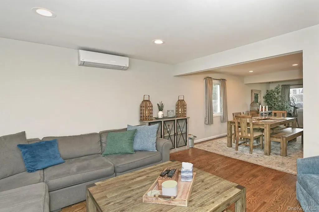 17 Pine Tree Road South Huntington NY 11746