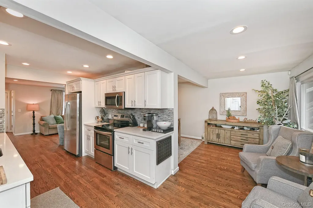 17 Pine Tree Road South Huntington NY 11746