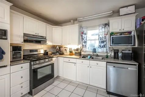 76 Derick Drive Fishkill NY 12524