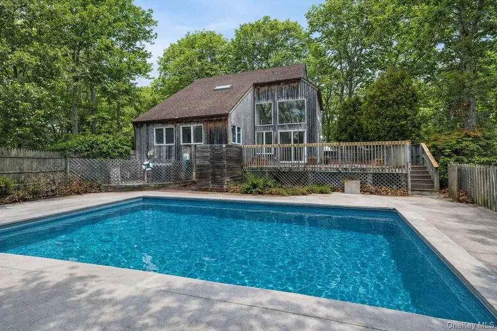 98 Squiretown Road Hampton Bays NY 11946