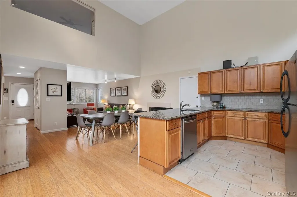 98 Squiretown Road Hampton Bays NY 11946