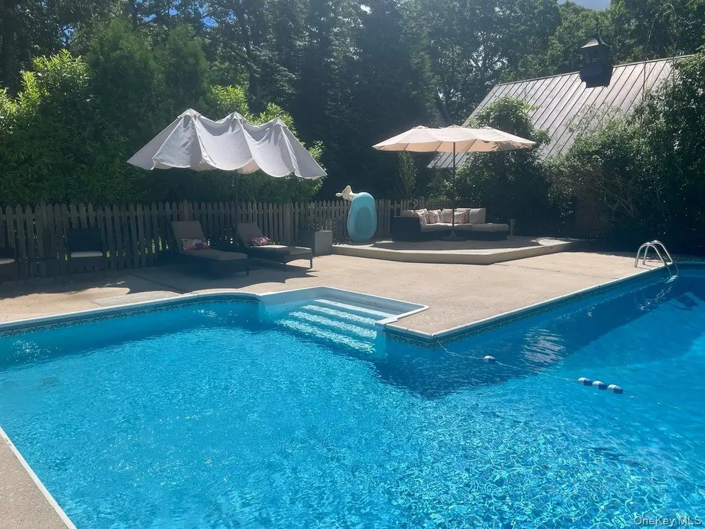 98 Squiretown Road Hampton Bays NY 11946