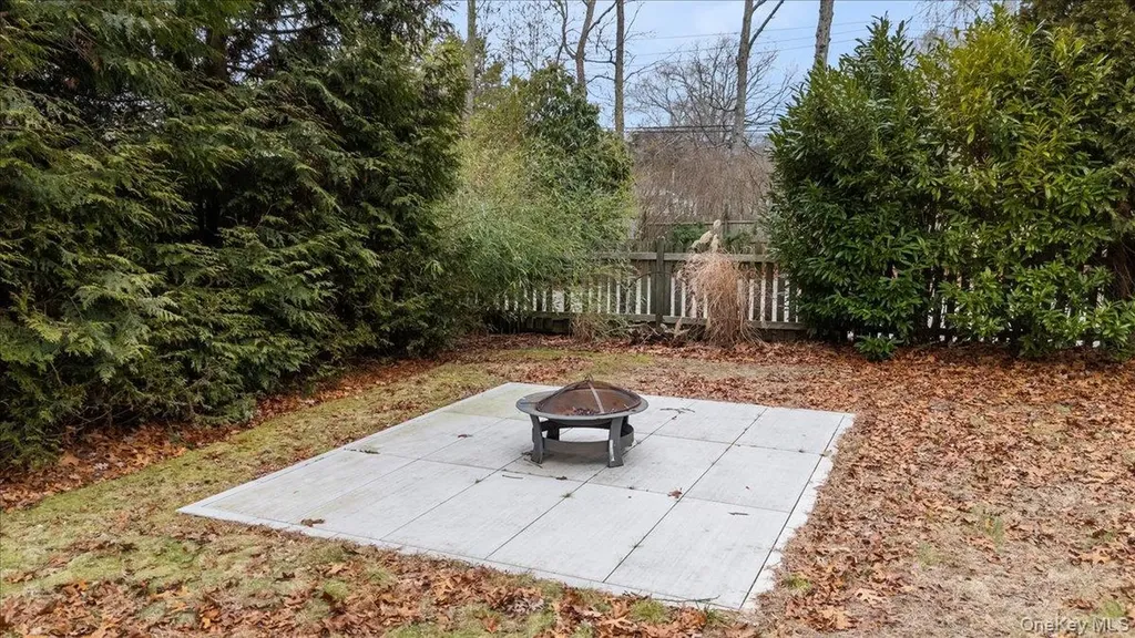 98 Squiretown Road Hampton Bays NY 11946