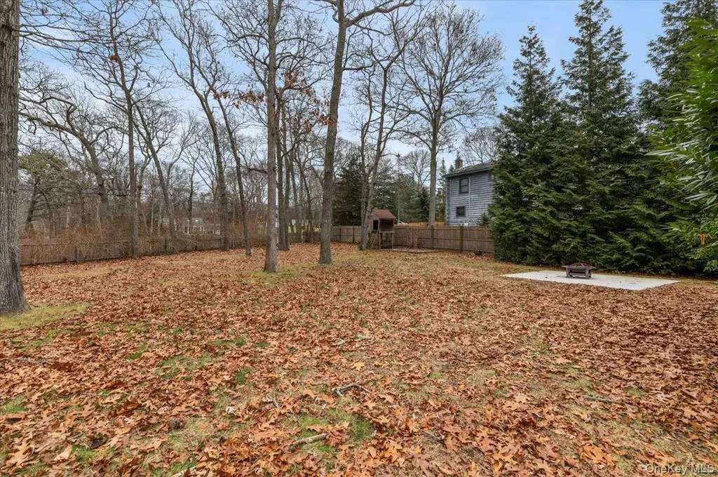 98 Squiretown Road Hampton Bays NY 11946