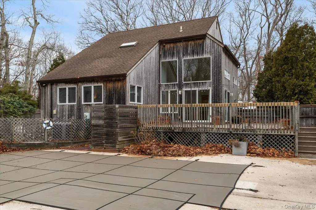 98 Squiretown Road Hampton Bays NY 11946