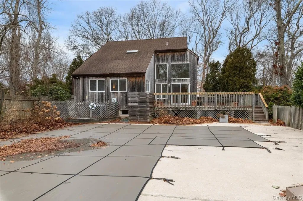 98 Squiretown Road Hampton Bays NY 11946
